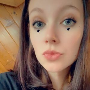 Meet your Posher, Caitlin